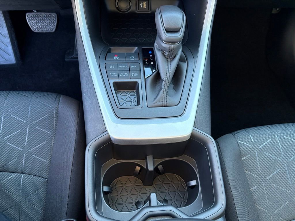 Used 2025 Toyota RAV4 XLE w/ Convenience Package image 19