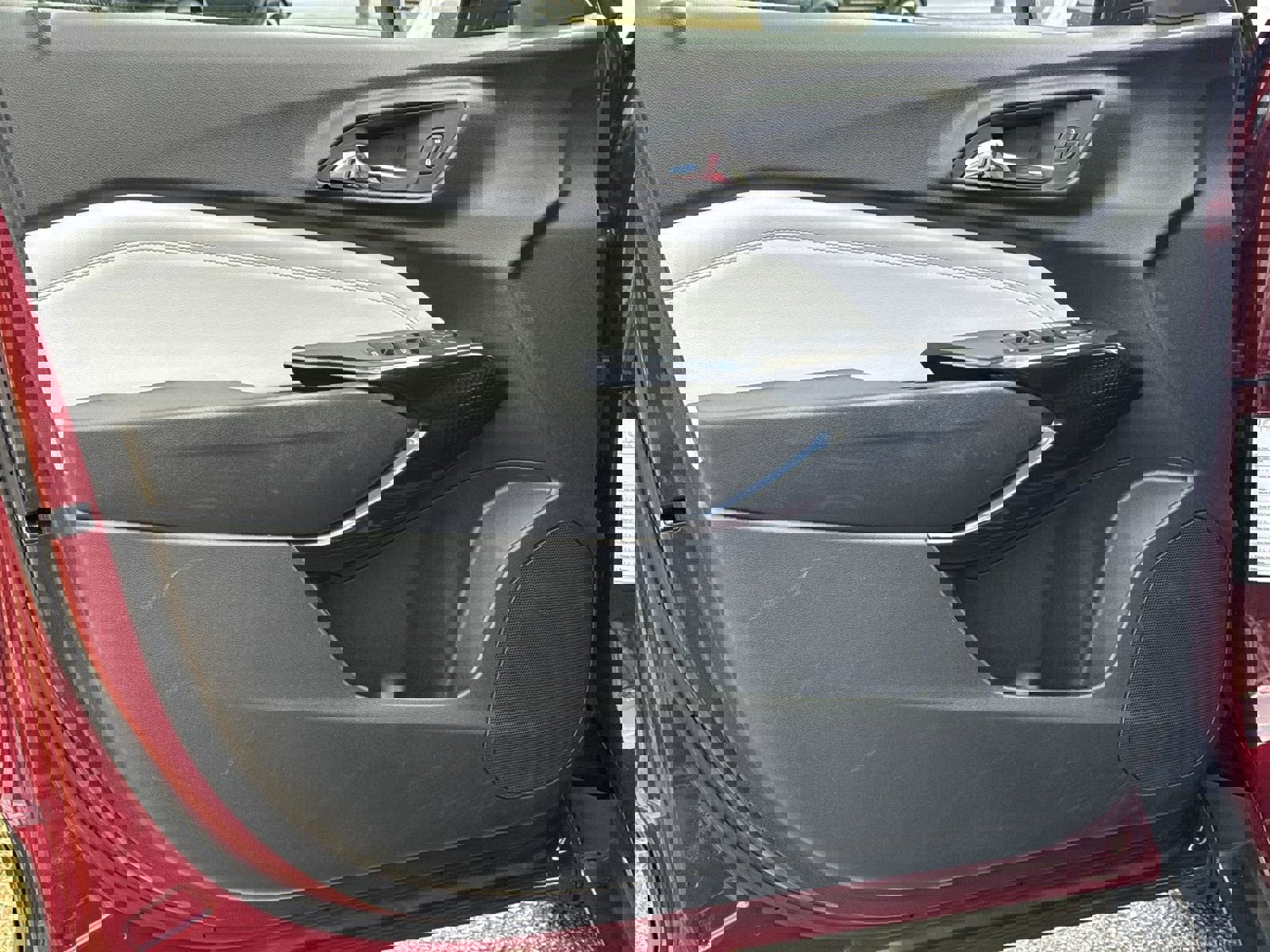 Used 2025 Chevrolet Trax LT w/ LT Convenience Package image 14