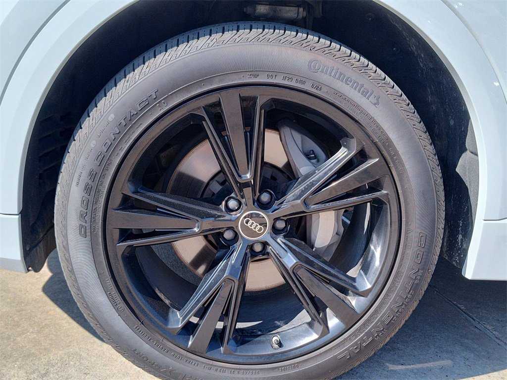 Used 2023 Audi Q8 Premium image 18
