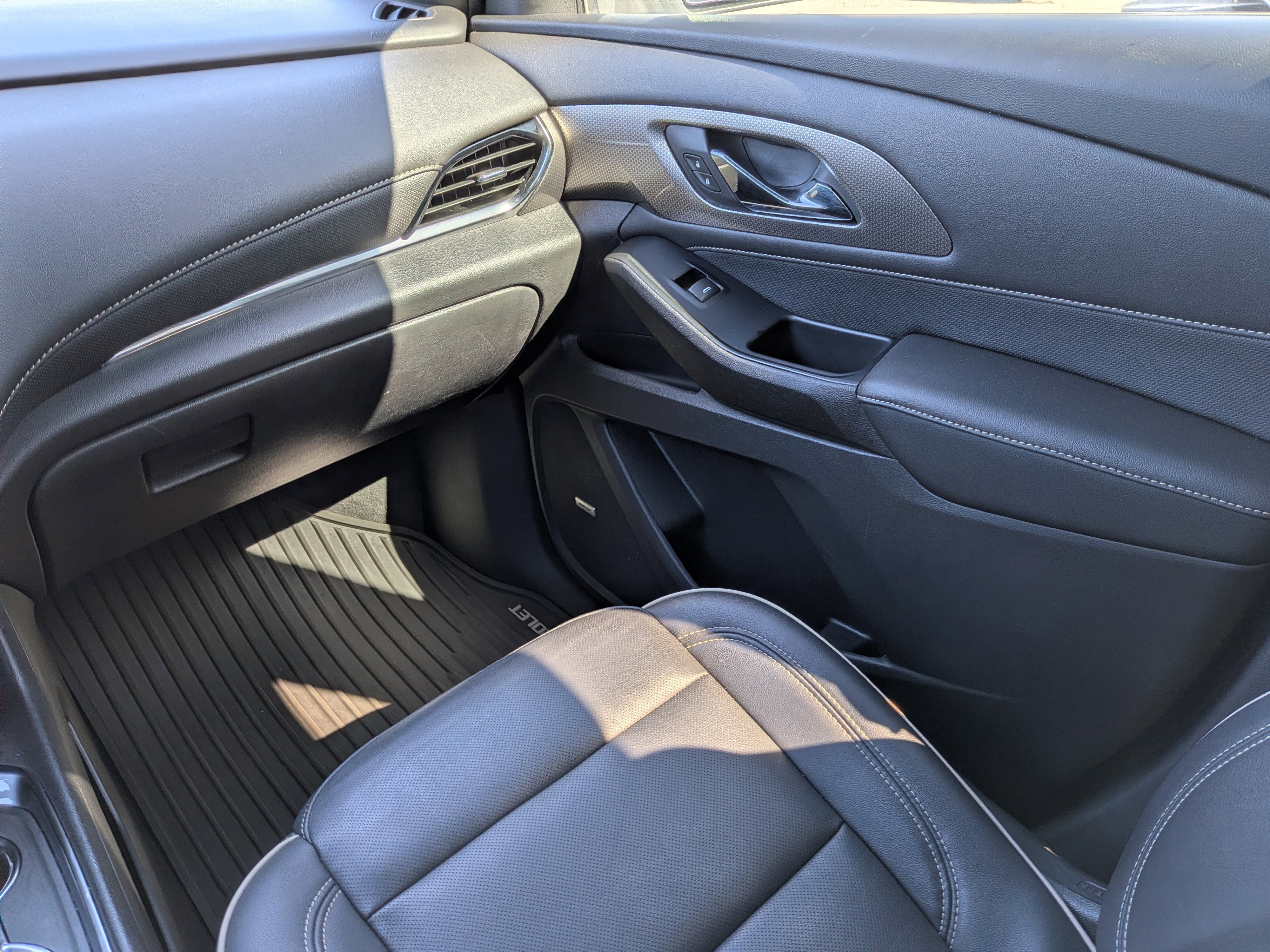Certified 2023 Chevrolet Traverse Premier w/ Redline Edition FWD image 15
