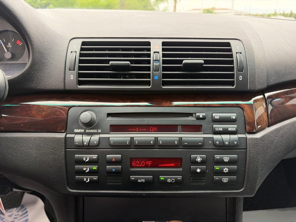 Used 2004 BMW 325i Sedan RWD image 6