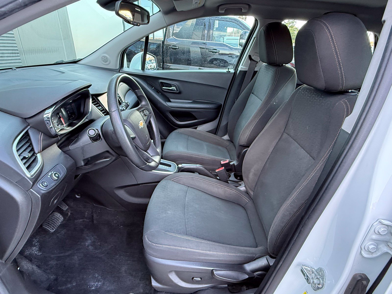 Used 2021 Chevrolet Trax LS AWD/4WD image 9