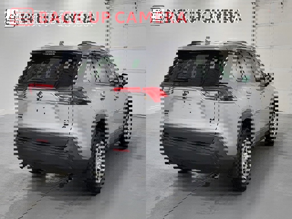 Used 2021 Toyota RAV4 LE image 9