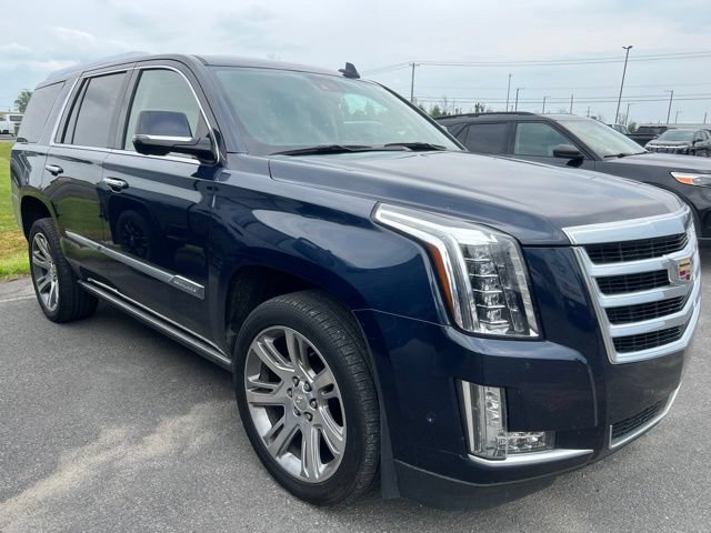 Certified 2020 Cadillac Escalade Premium Luxury AWD/4WD image 2