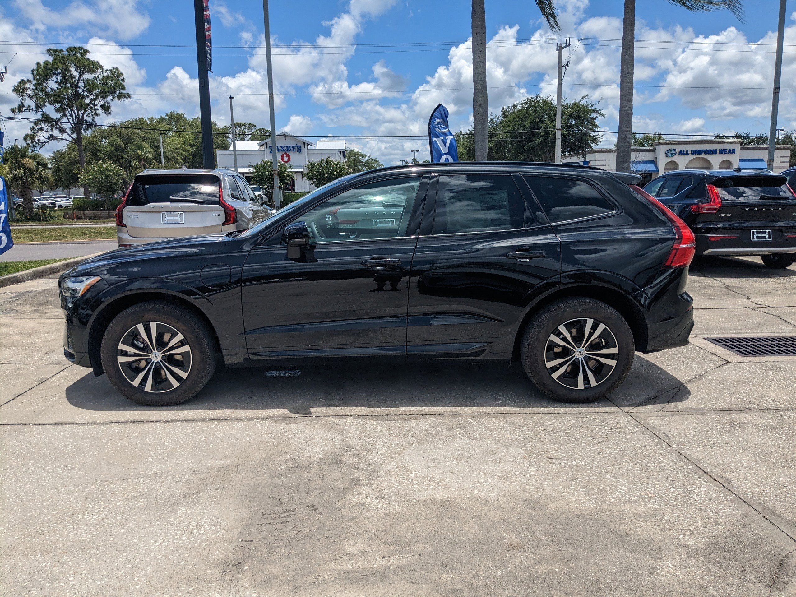 New 2025 Volvo XC60 T8 Core image 7