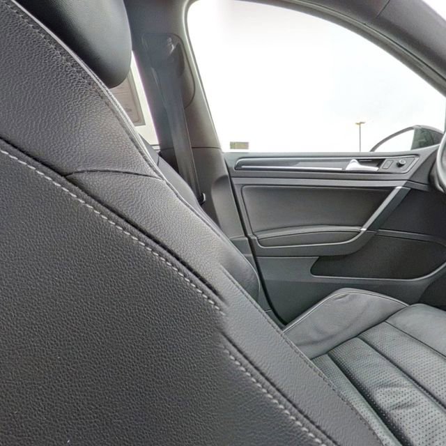 Used 2019 Volkswagen Golf R 4-Door image 29