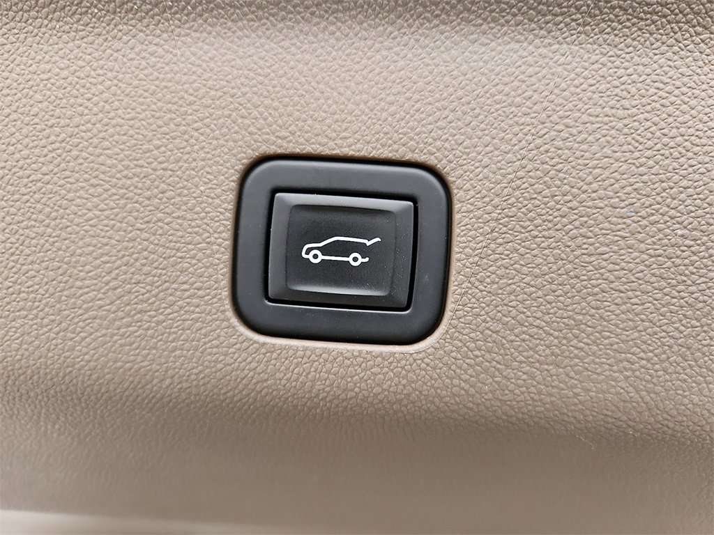 Used 2023 GMC Yukon Denali image 13