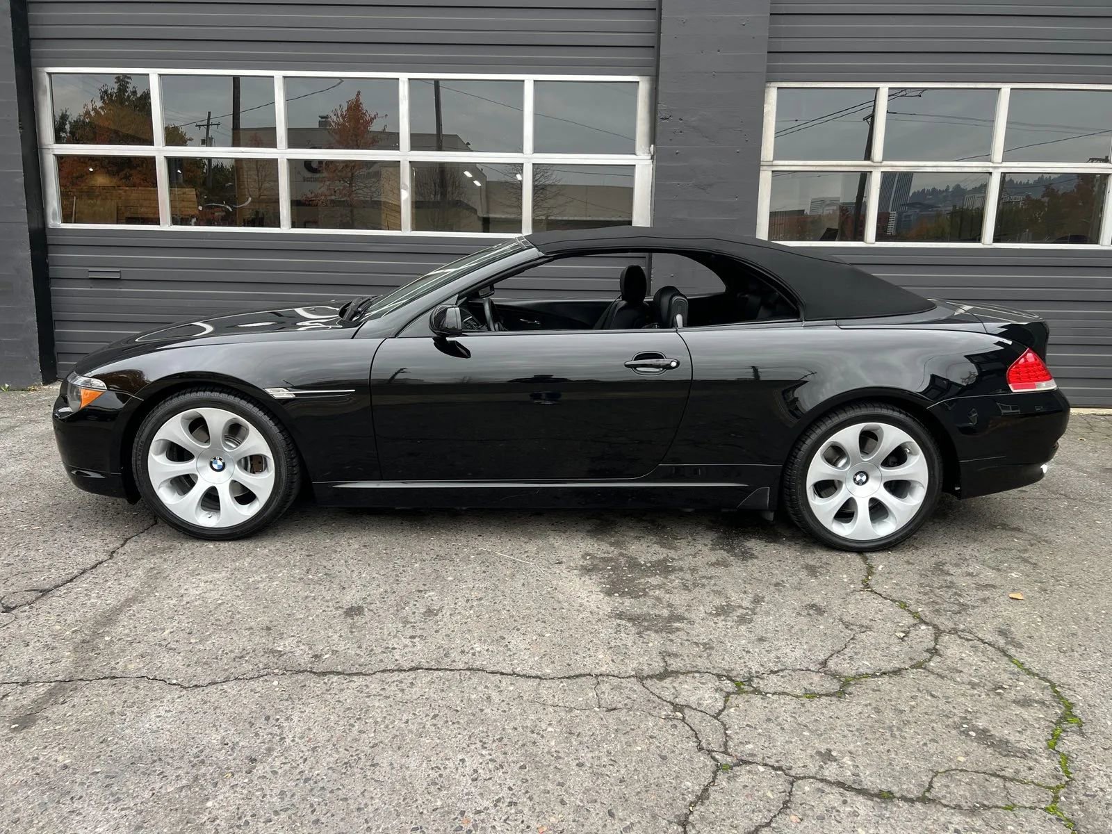 Used 2007 BMW 650i Convertible image 2