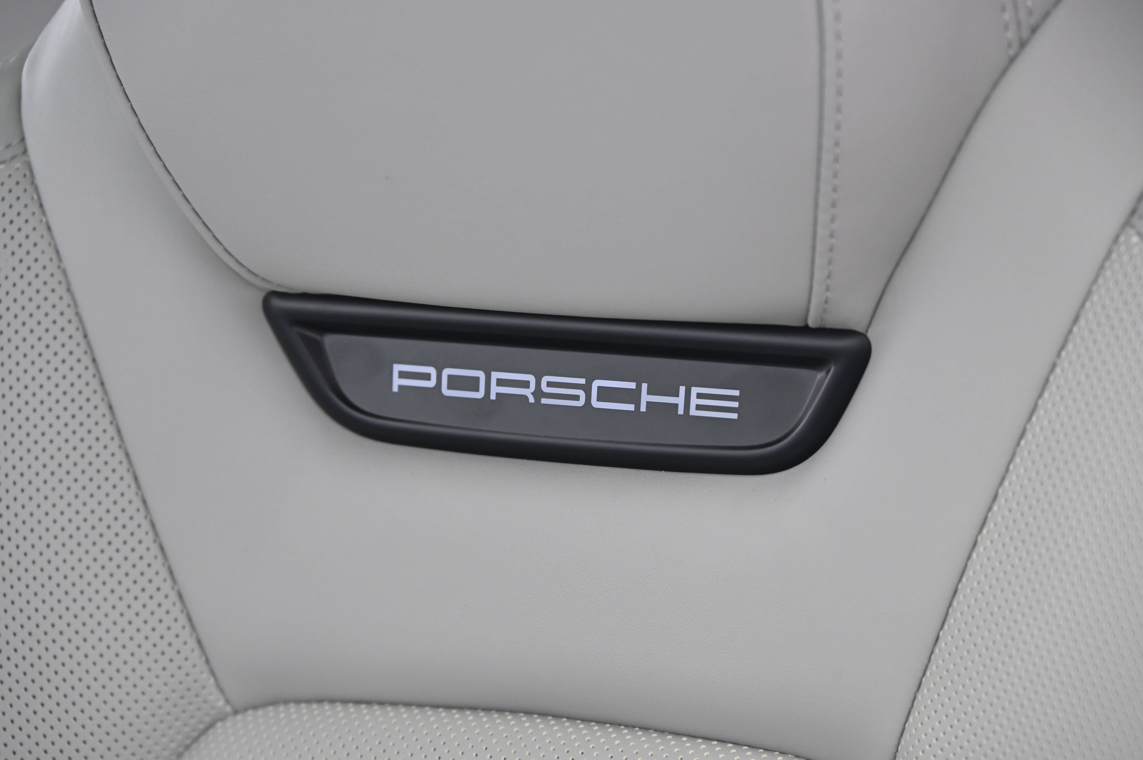 Certified 2024 Porsche Macan 4 Electric AWD/4WD image 32
