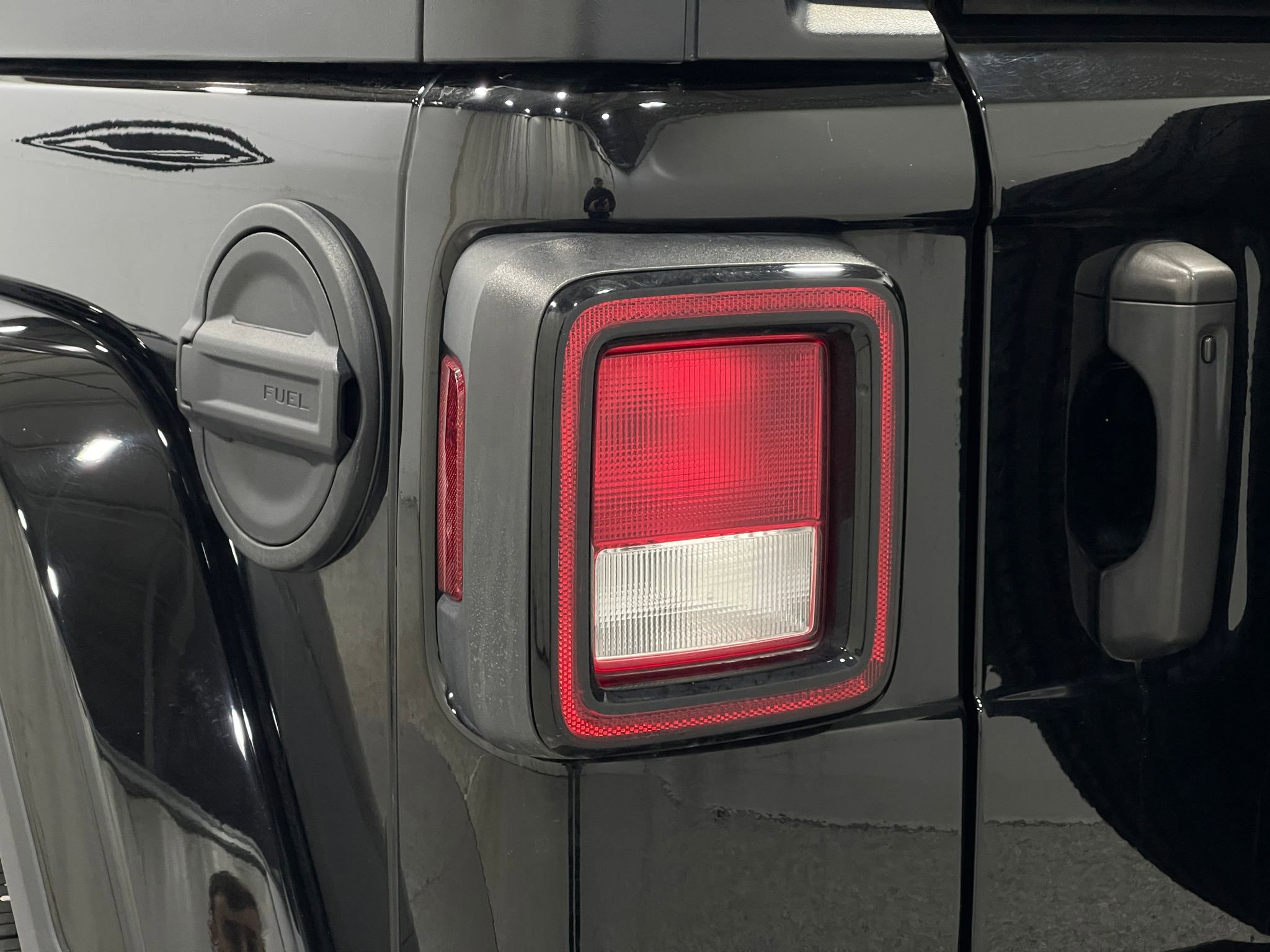 Used 2023 Jeep Wrangler Sahara w/ Cold Weather Group image 34