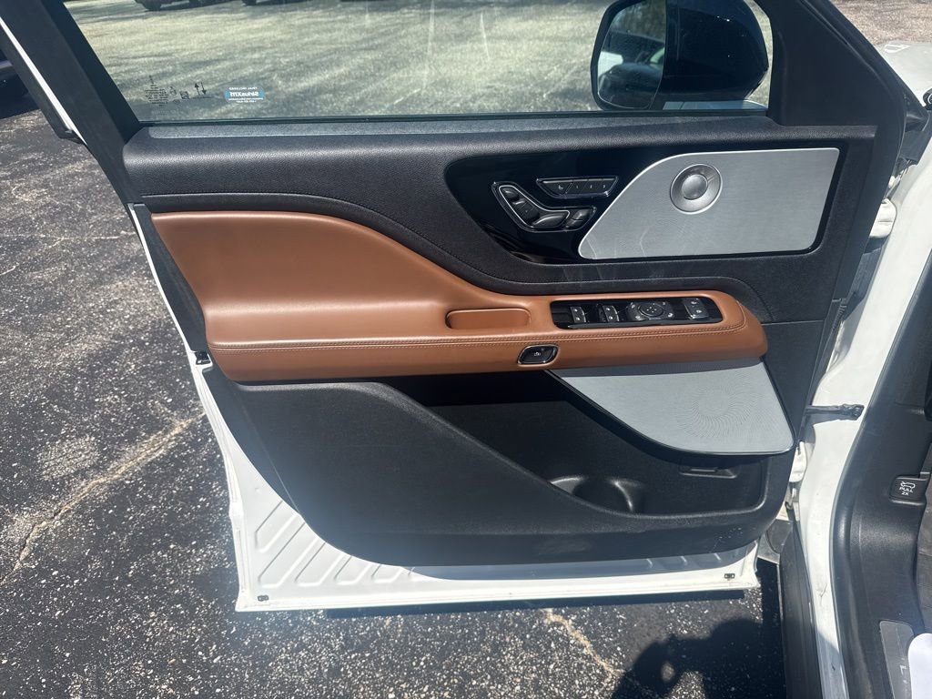 Used 2022 Lincoln Aviator Reserve w/ Equipment Group 201A AWD/4WD image 35