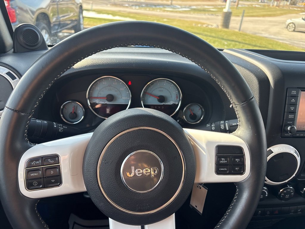 Used 2014 Jeep Wrangler Unlimited Sahara image 19