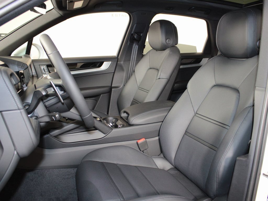 Certified 2026 Porsche Cayenne AWD/4WD image 5