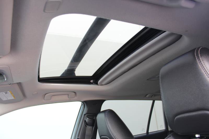 Used 2024 Toyota Corolla Cross XLE w/ Convenience Package image 41