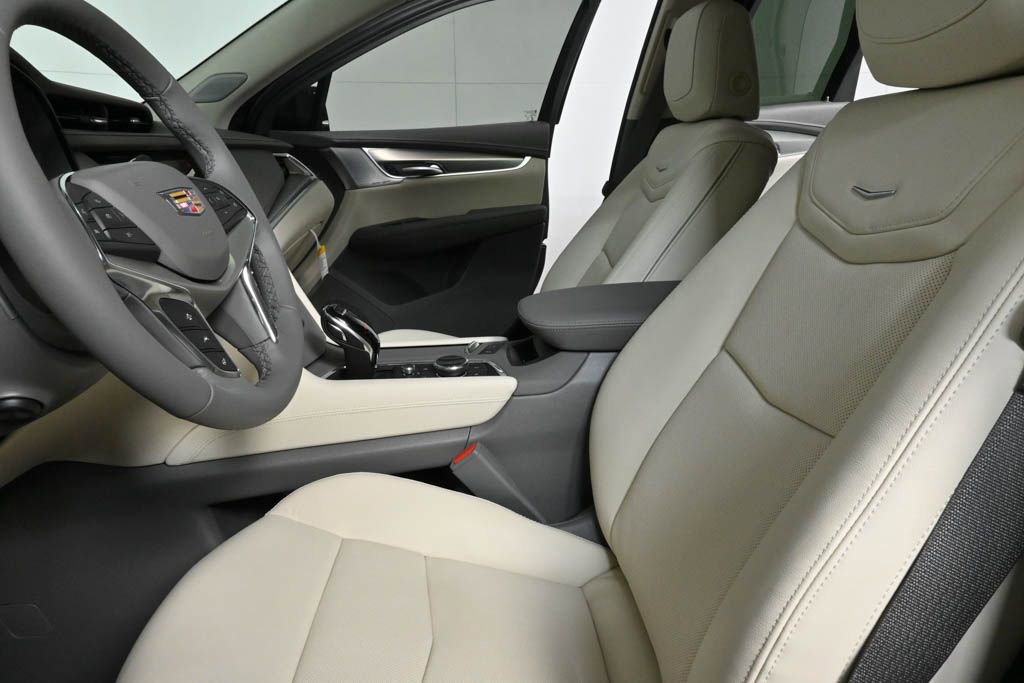 New 2024 Cadillac XT5 Premium Luxury w/ Technology Package image 8