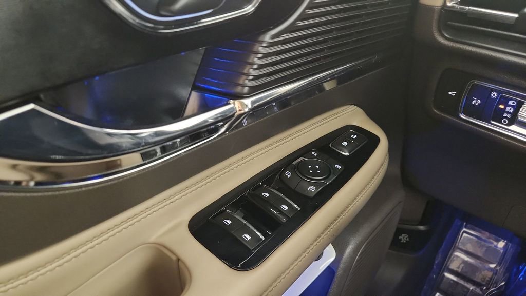 Used 2021 Lincoln Corsair FWD w/ Equipment Group 101A image 16