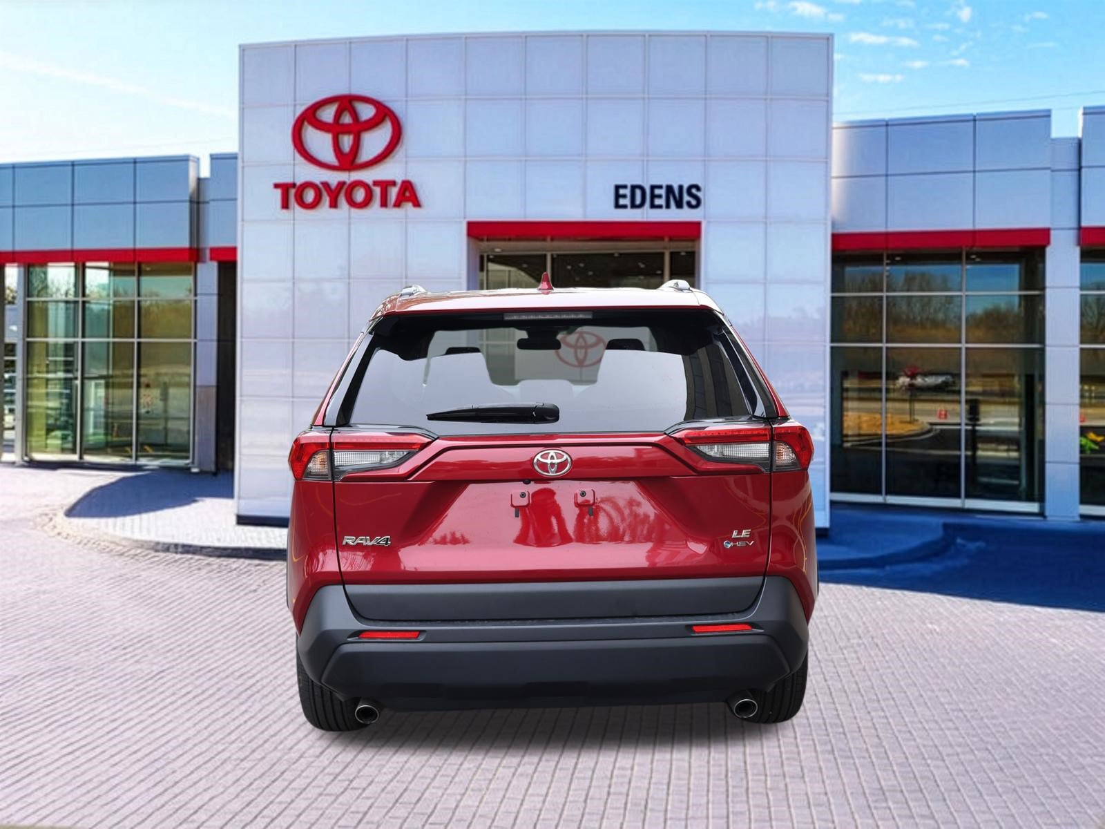 Used 2025 Toyota RAV4 LE AWD/4WD image 4