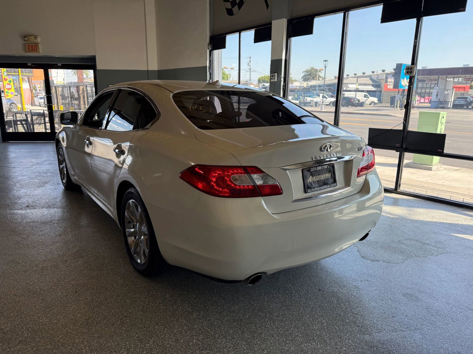 Used 2011 INFINITI M37 w/ Deluxe Touring Pkg RWD image 5