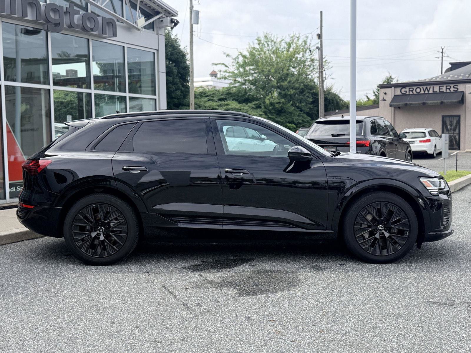 Certified 2024 Audi Q8 e-tron Premium w/ Prestige Package AWD/4WD image 7