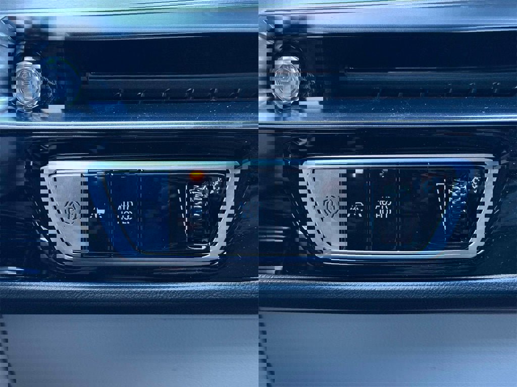 New 2026 Cadillac Lyriq Luxury image 18