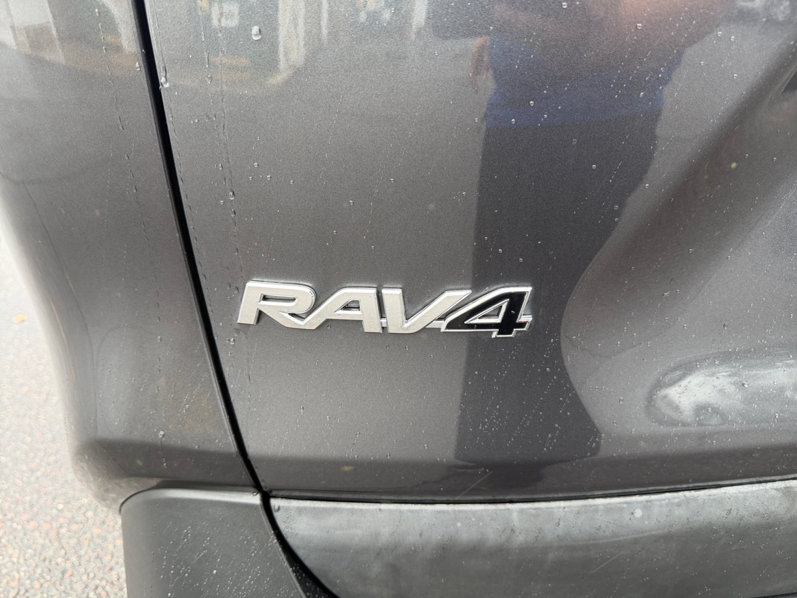 Used 2021 Toyota RAV4 LE AWD/4WD image 30