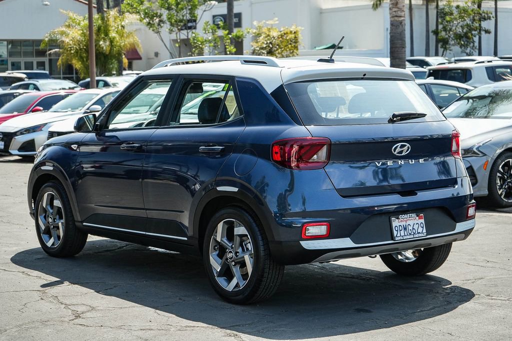 Used 2024 Hyundai Venue Limited FWD image 4