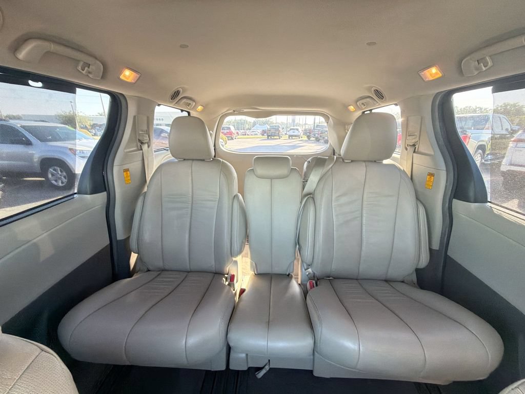 Used 2014 Toyota Sienna XLE FWD image 14