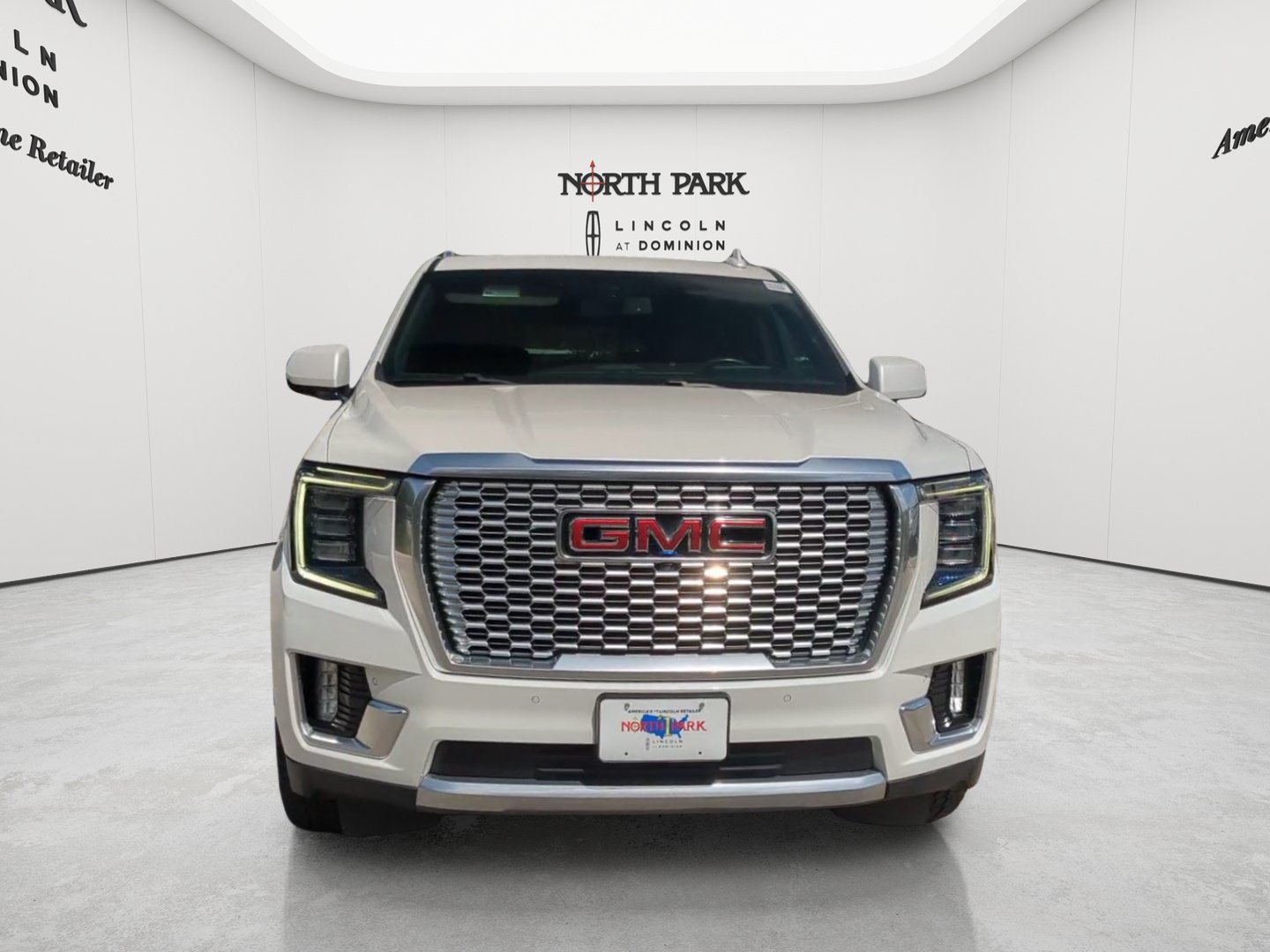 Used 2022 GMC Yukon XL Denali w/ Max Trailering Package AWD/4WD image 8