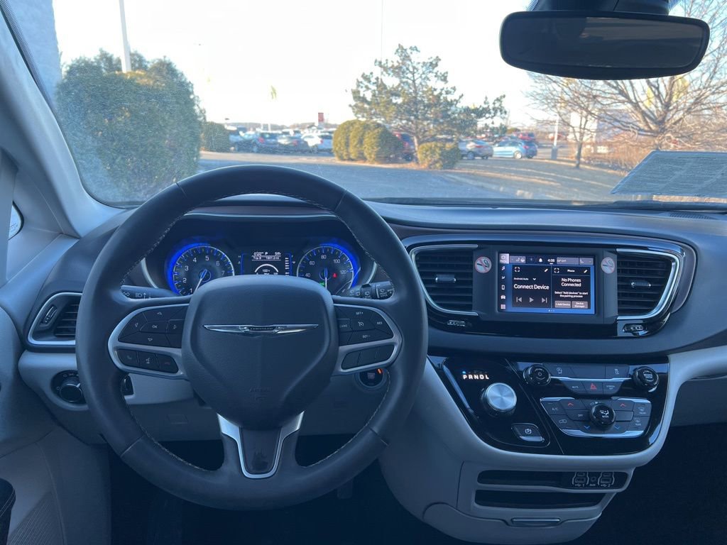 Used 2023 Chrysler Voyager LX image 24