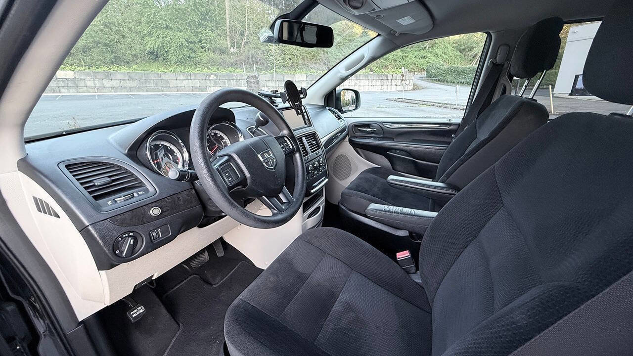 Used 2019 Dodge Grand Caravan SE FWD image 16