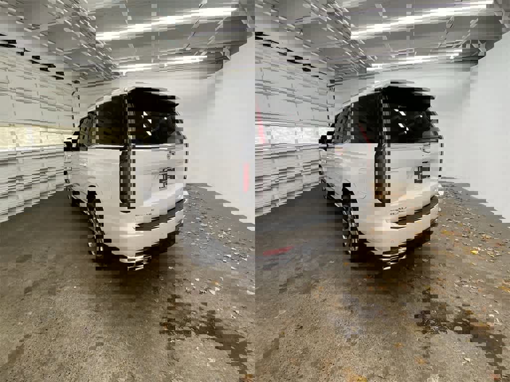 Certified 2024 Cadillac Escalade Premium Luxury Platinum image 4