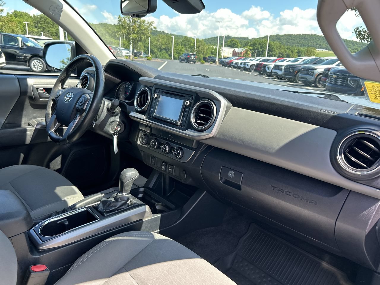 Used 2019 Toyota Tacoma SR5 AWD/4WD image 17