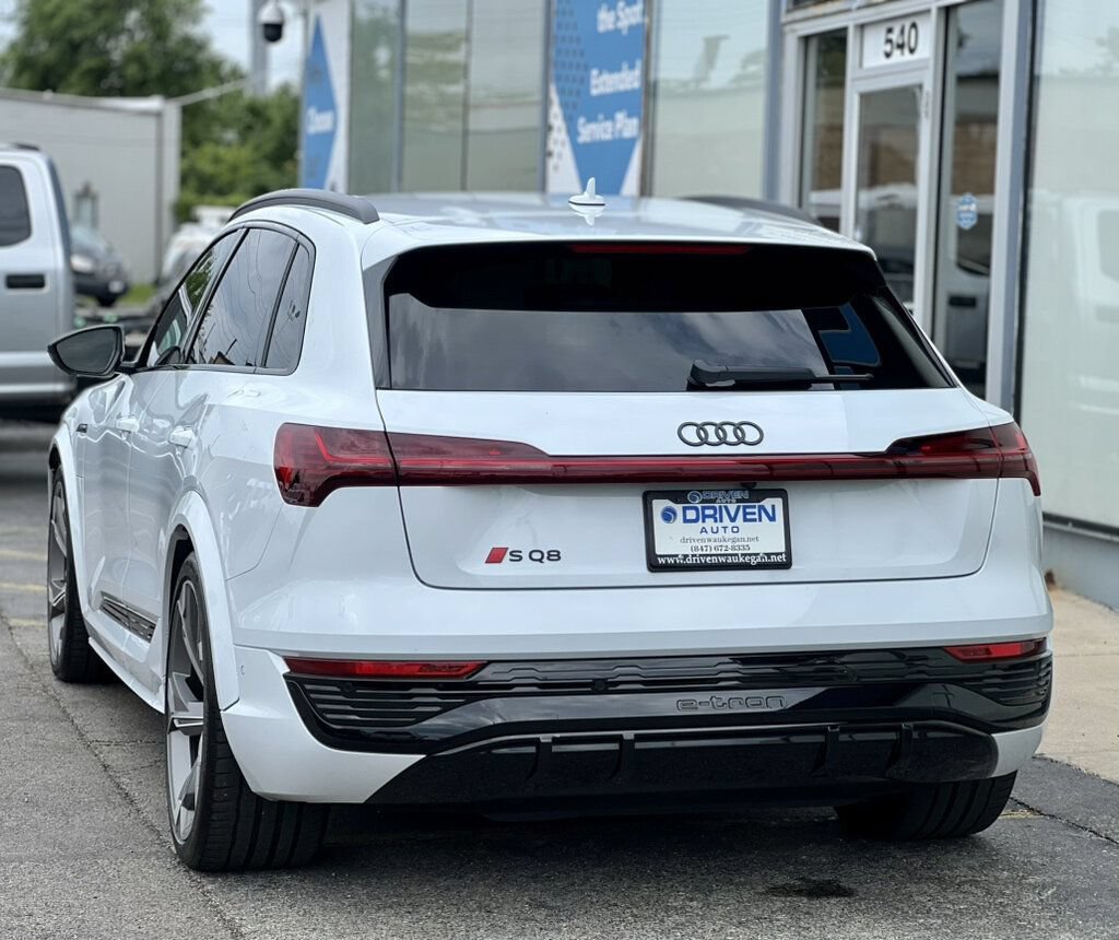 Used 2024 Audi Q8 e-tron Prestige w/ Prestige Package AWD/4WD image 3
