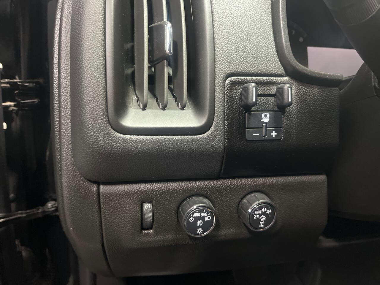 Used 2022 Chevrolet Colorado ZR2 w/ Colorado ZR2 Bison Edition AWD/4WD image 19