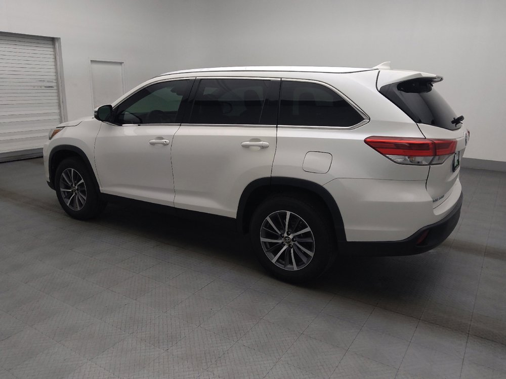 Used 2019 Toyota Highlander XLE FWD image 3