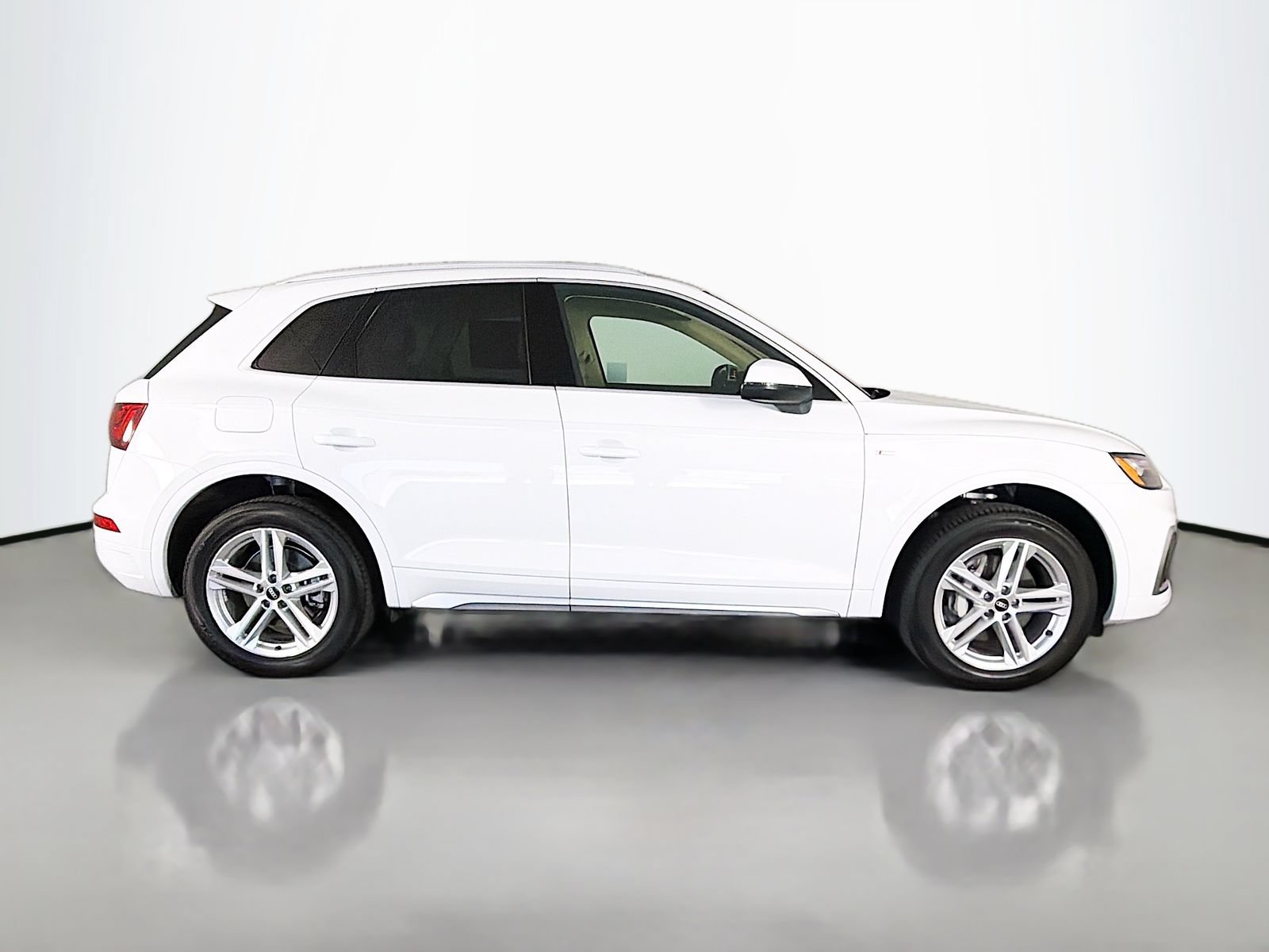 Used 2023 Audi Q5 e Premium w/ Convenience Package AWD/4WD image 8