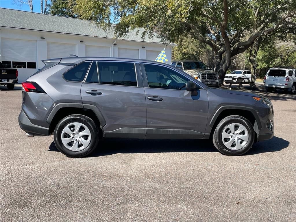 Used 2022 Toyota RAV4 LE image 2