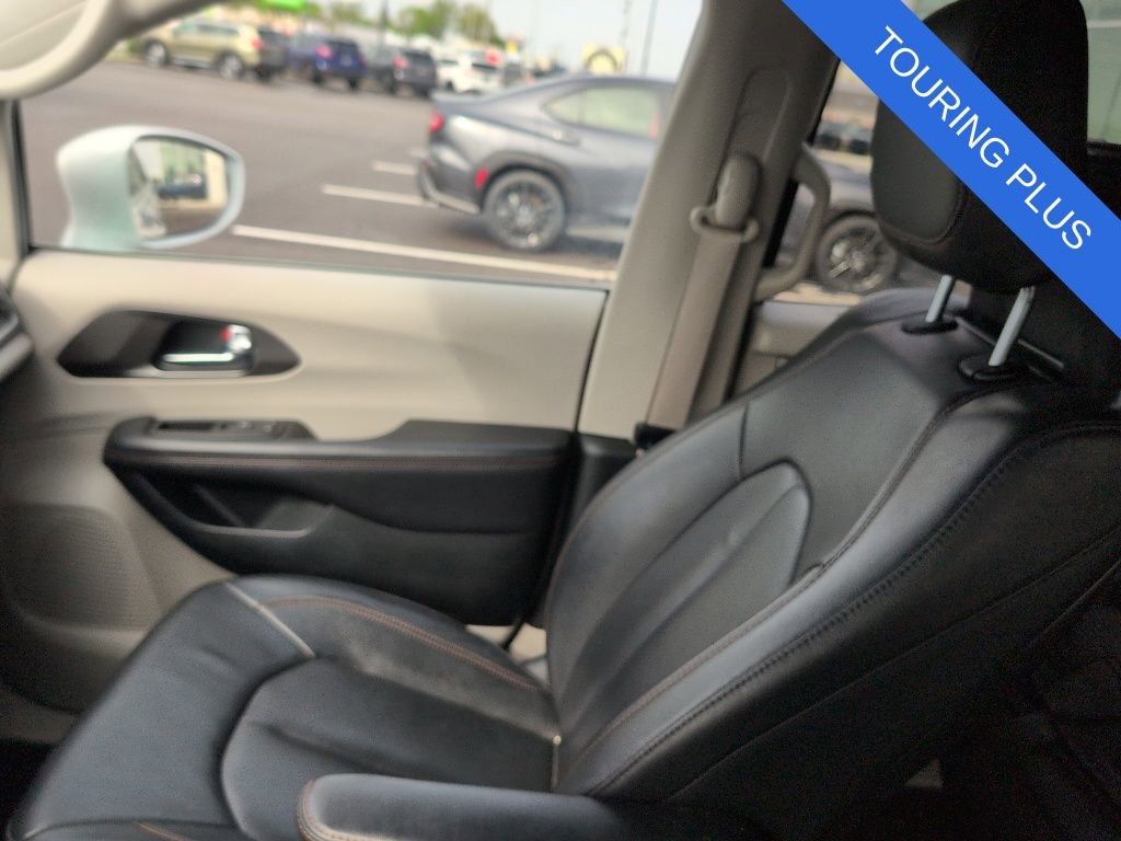 Used 2020 Chrysler Pacifica Touring-L Plus w/ Advanced Safetytec Group FWD image 10