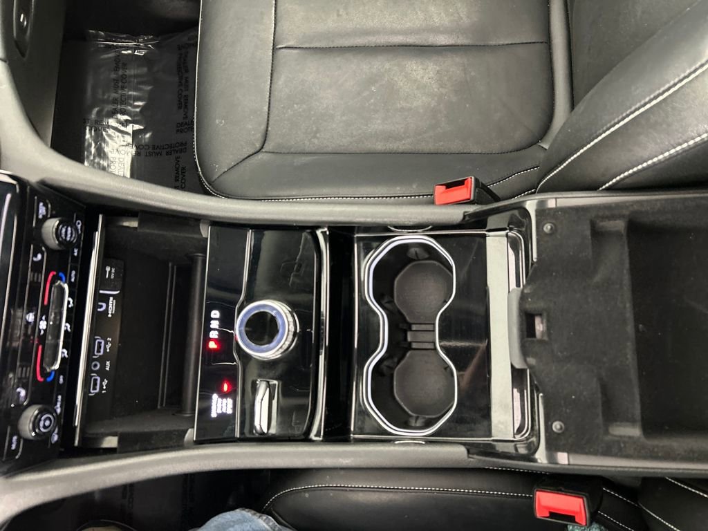 Used 2022 Jeep Grand Cherokee L Limited w/ Black Appearance Package image 15