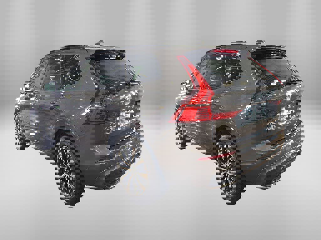 Used 2025 Volvo XC60 B5 Plus w/ Climate Package image 2
