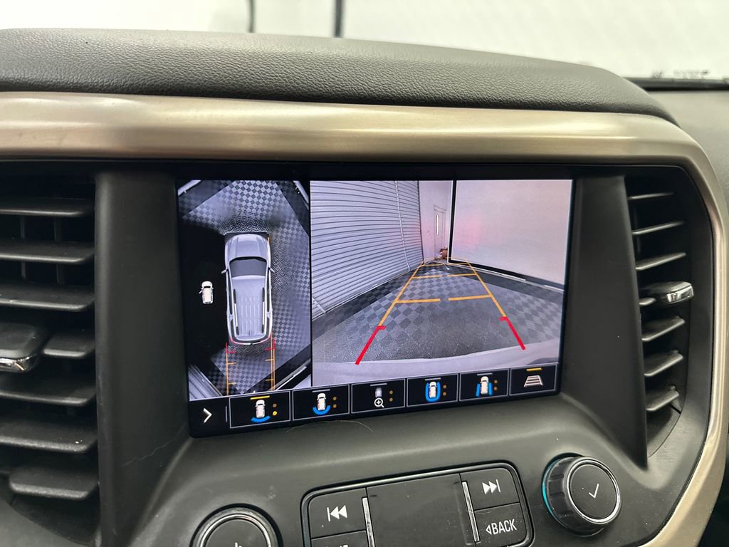 Used 2020 GMC Acadia Denali w/ Technology Package FWD image 33