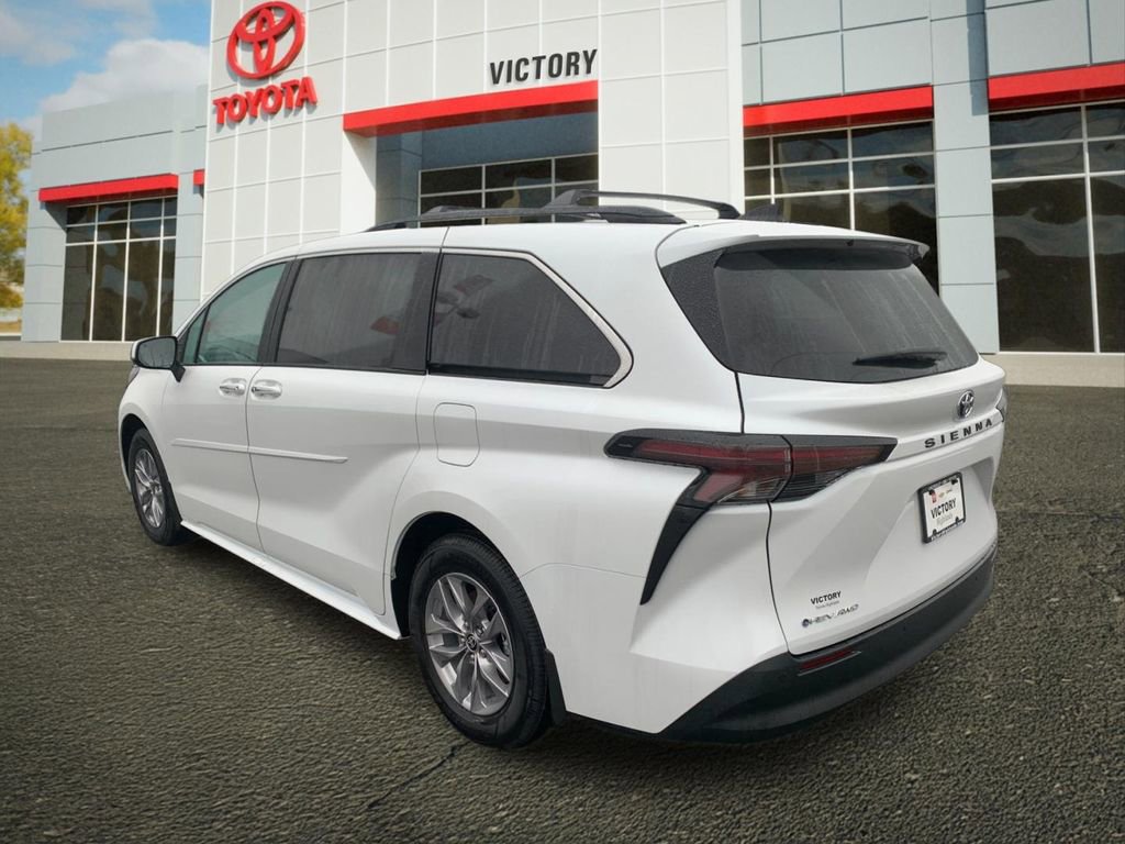 New 2026 Toyota Sienna XLE image 5