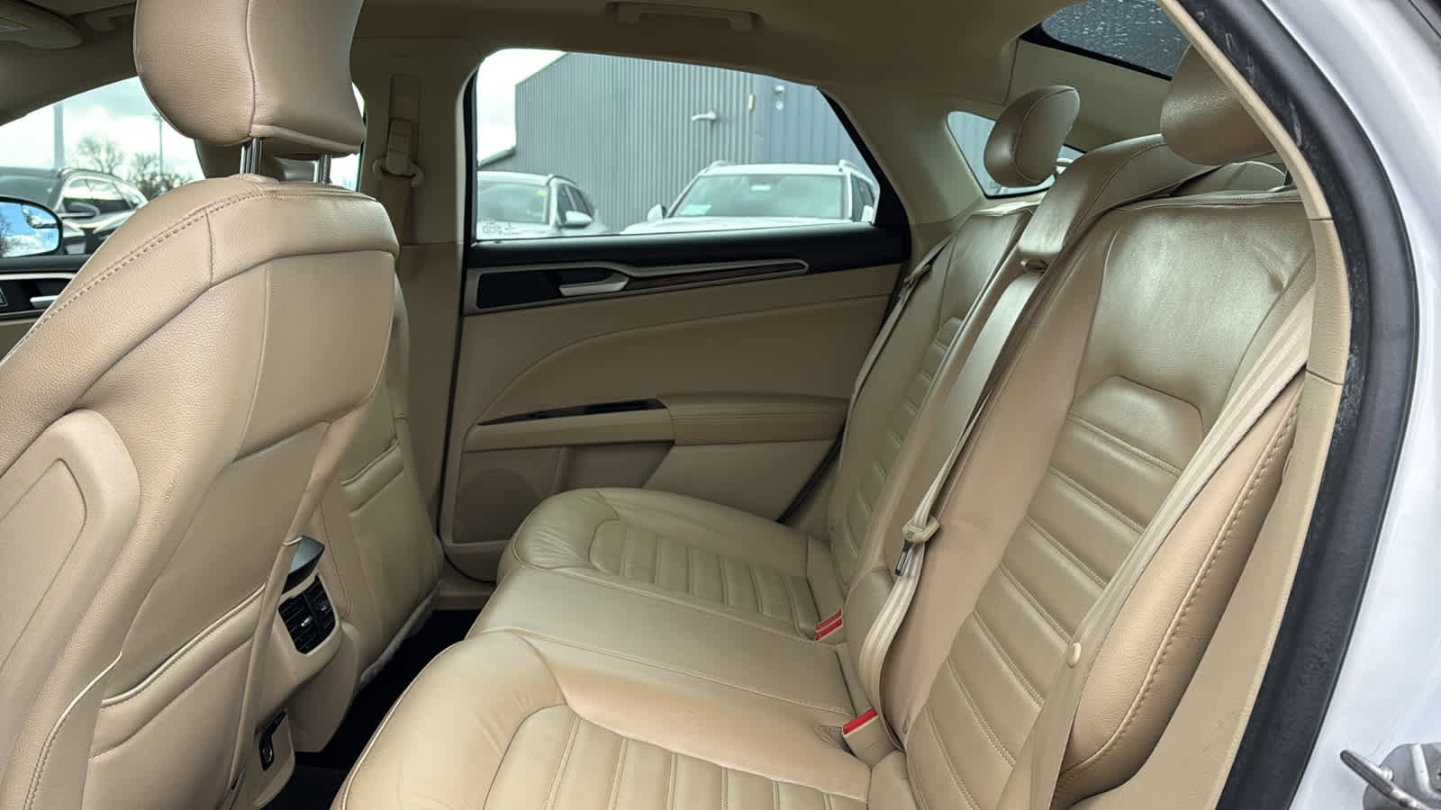 Used 2015 Ford Fusion SE w/ Equipment Group 202A image 25