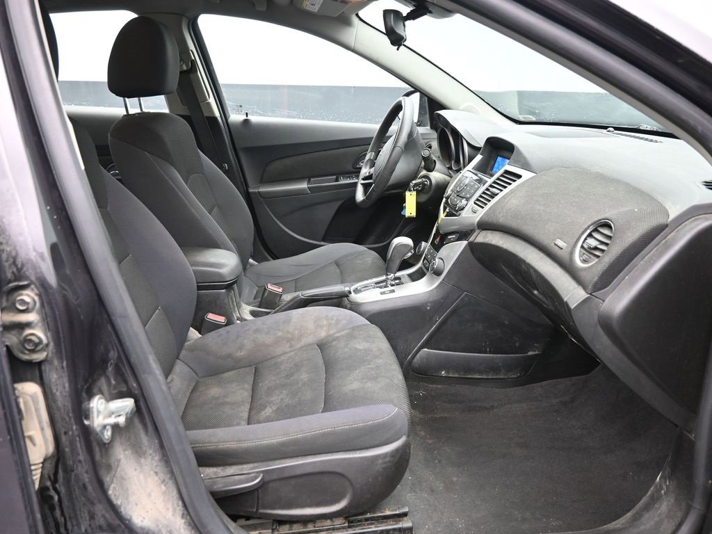 Used 2015 Chevrolet Cruze LT image 38
