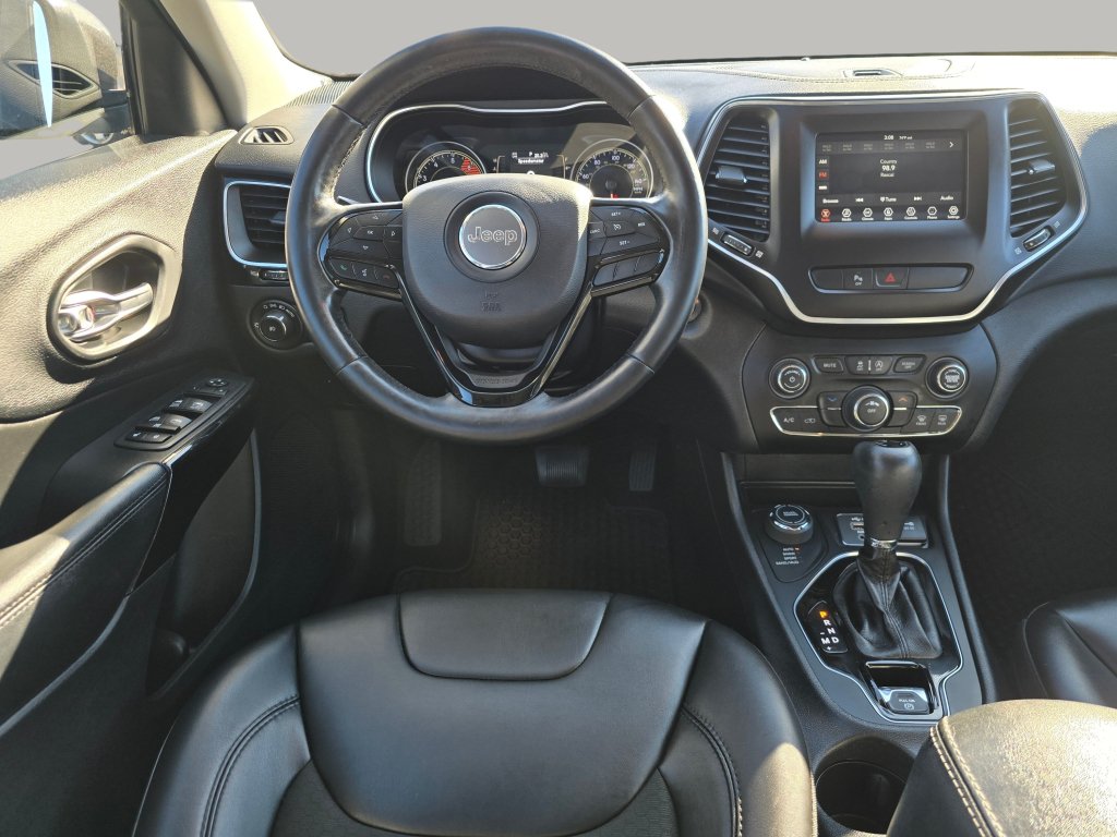 Used 2020 Jeep Cherokee Latitude Plus AWD/4WD image 3