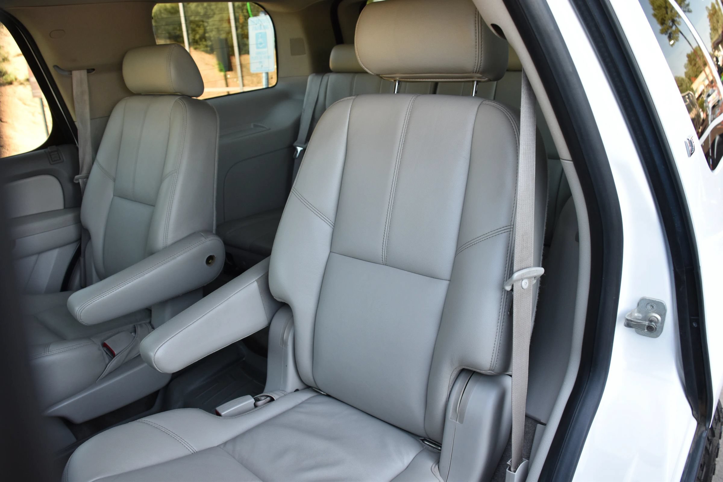 Used 2010 Chevrolet Tahoe LT w/ Luxury Package AWD/4WD image 22