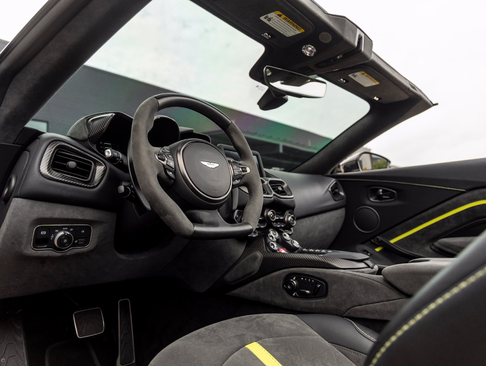 Used 2023 Aston Martin V8 Vantage Roadster RWD image 30