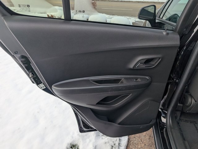 Used 2022 Chevrolet Trax LS w/ Tint and Cruise Package image 10