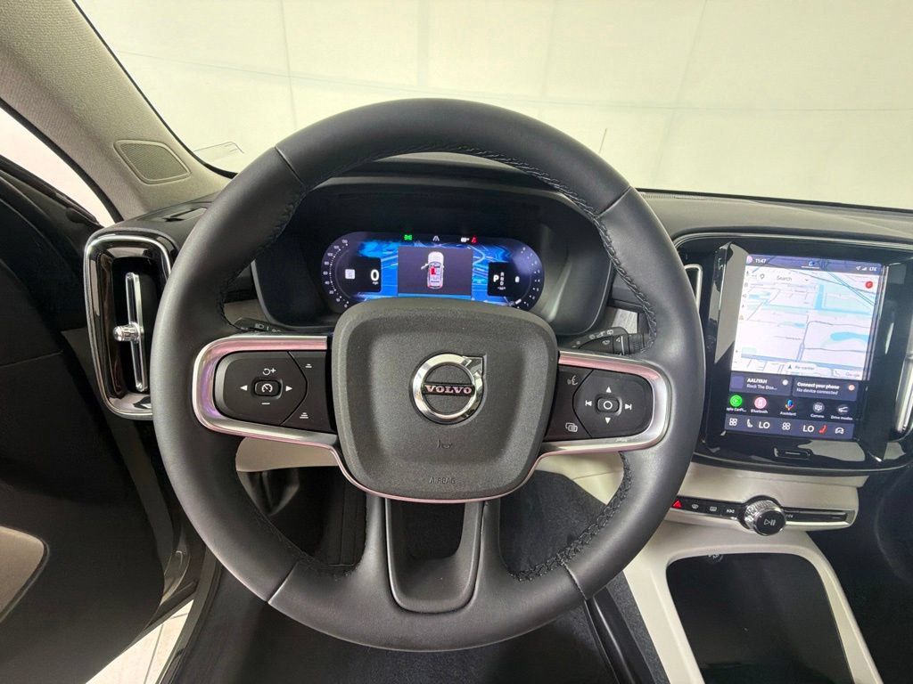 Used 2024 Volvo XC40 B5 Plus AWD/4WD image 17