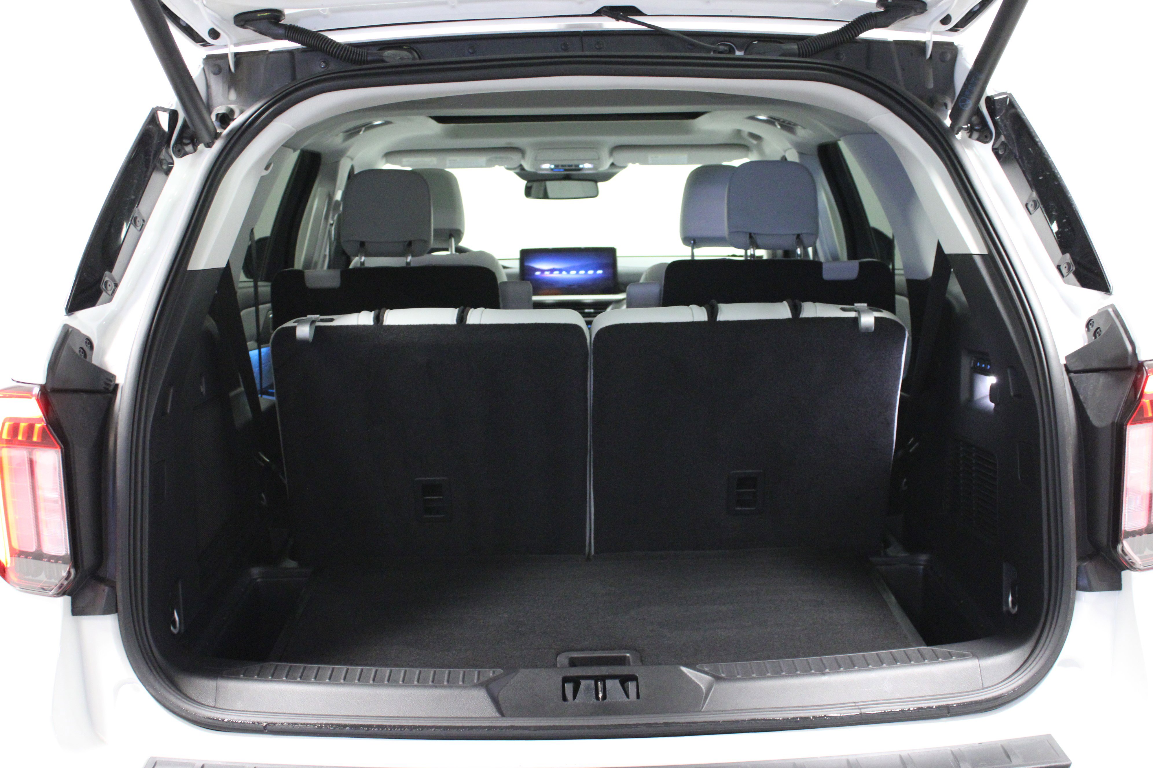 Used 2025 Ford Explorer Platinum w/ Ultimate Package image 15
